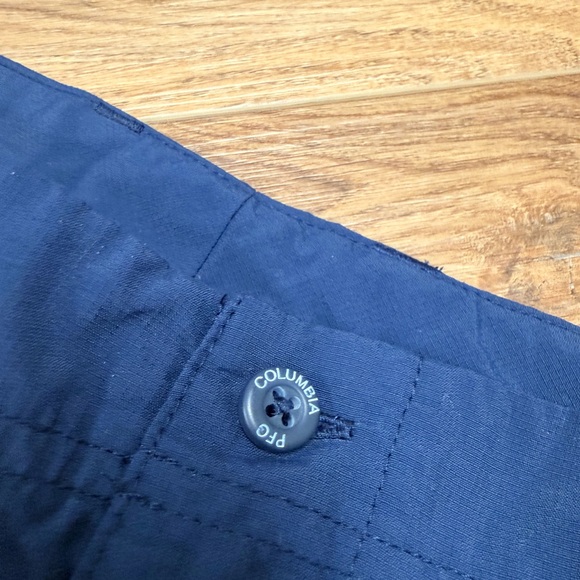 Columbia PFG Women’s Aruba Roll Up Pants in Navy OMNI-Shield - Picture 3 of 11